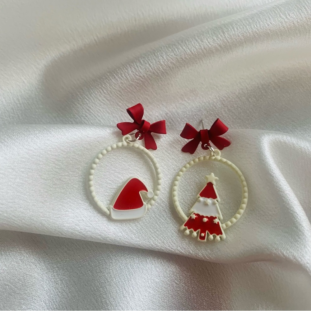 Brand new handmade Christmas earring